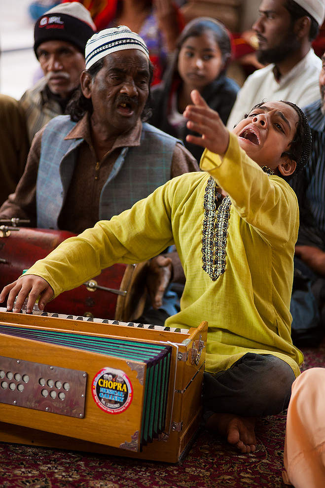 Sufi night - śpiewanie qawwali (Hazrat Nizamuddin Dargah)